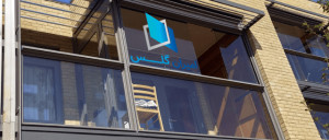 قیمت شیشه بالکن-امیران گلس